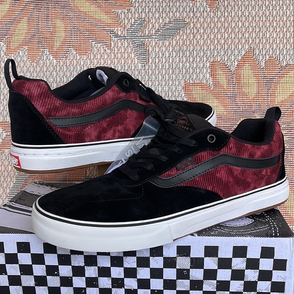 Vans WMNS Kyle Walker
Corduroy Tie-Dye/Black/White 
VN0A5JIEX4C
Sneakers - Picture 2 of 16